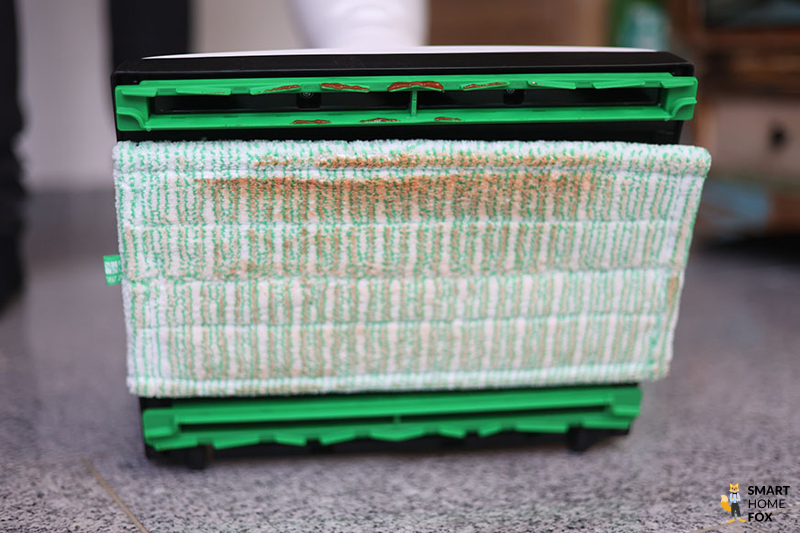 Saugwischen des Ketchupflecks